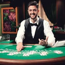 Tampilan meja Sic Bo Dadu live dengan dealer profesional di studio topcepat